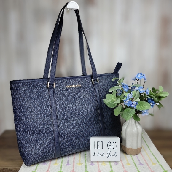 Michael Kors Handbags - Michael Kors Large Tote